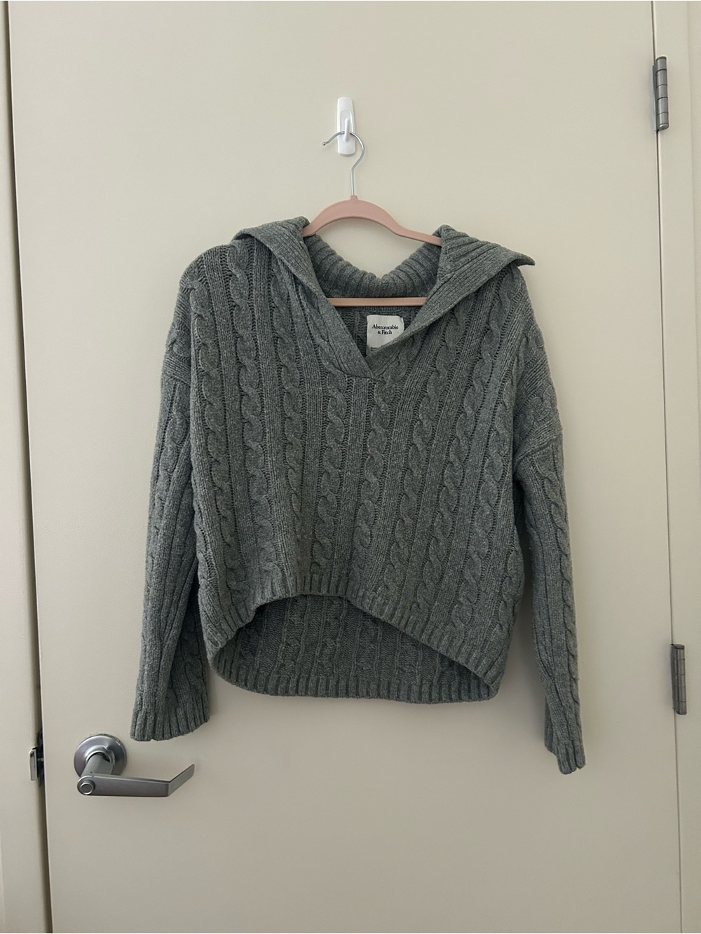 Abercrombie & Fitch Cable-Knit V-Neck Sweater in Gray